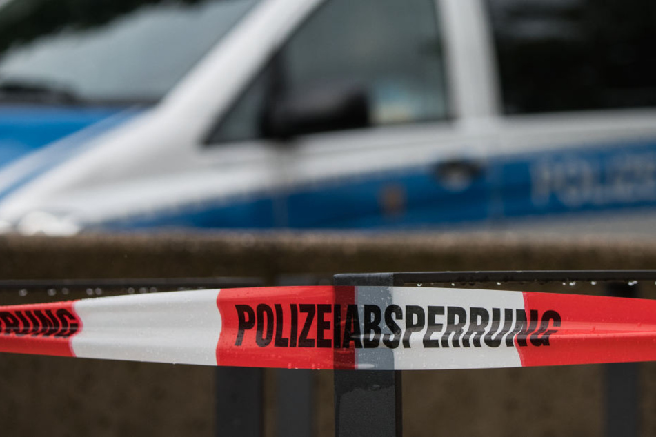 Das Feuer war bereits erloschen, als Anwohner den Mann fanden. (Symbolbild)