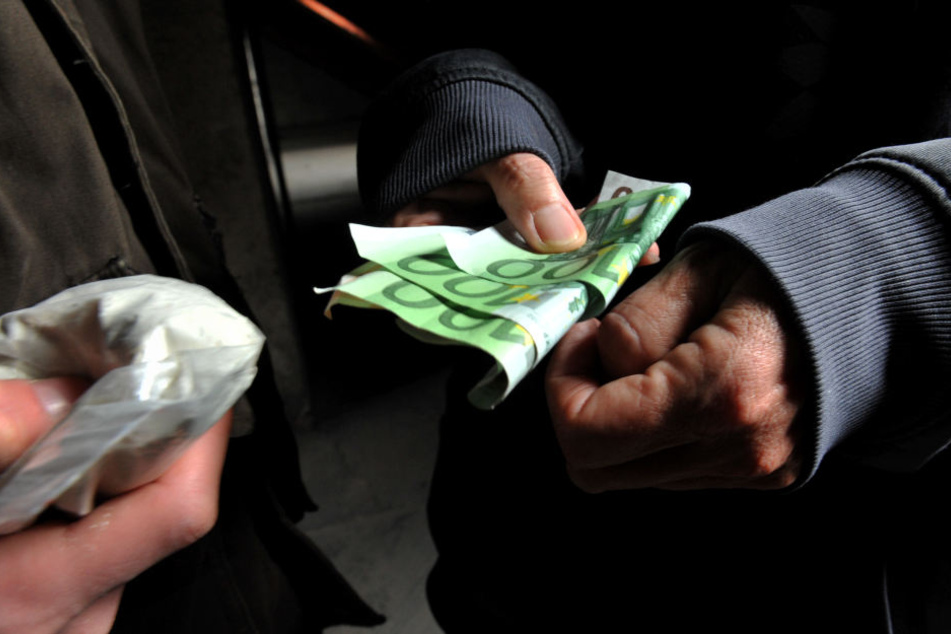 Auf der Suche nach Dealer-Indizien: Die Beamten durchsuchten 19 Häuser und Wohnungen. (Symbolbild)