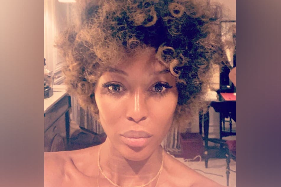 Auf Instagram zeigt sich das Model auch mit natürlicher Haarpracht.