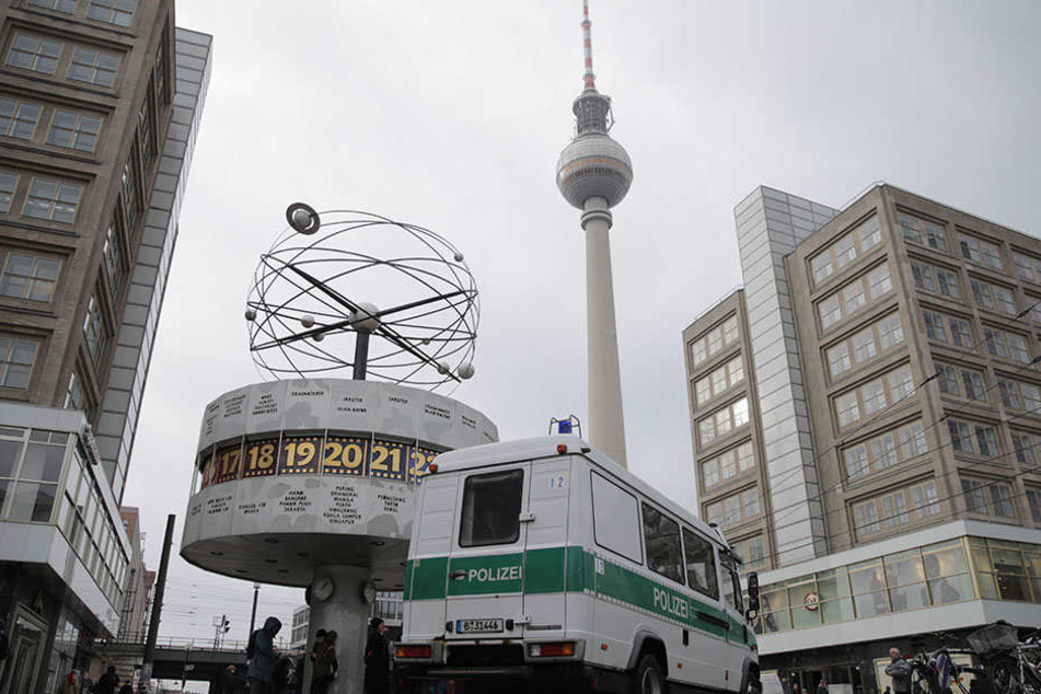 Brennpunkt Alexanderplatz: Nun soll eine Wache für 720.000 Euro den Berlinern Sicherheit gewährleisten. (Symboldbild)