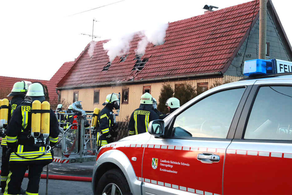 Die Feuerwehr musste zu einem Einsatz in Lohmen in der Sächsischen Schweiz ausrücken.
