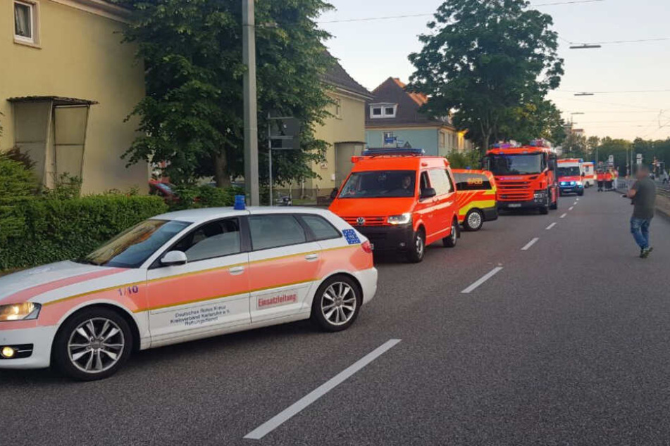 Zahlreiche Einsatzkräfte am Abend vor Ort.