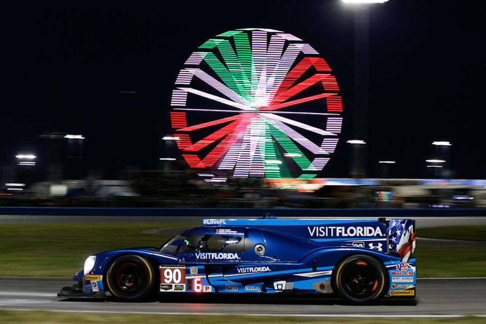 Réne Rast fährt den Multimatic/Riley-Rennwagen auf dem Daytona International Speedway.