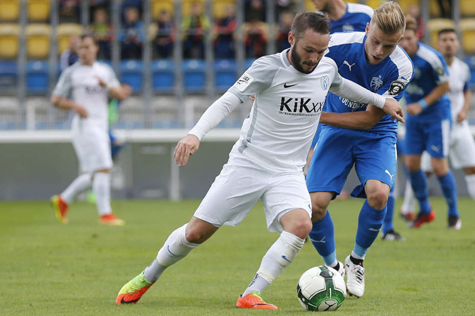Jenas Guillaume Cros legte ein gutes Spiel gegen Marius Kleinsorge vom SV Meppen hin.