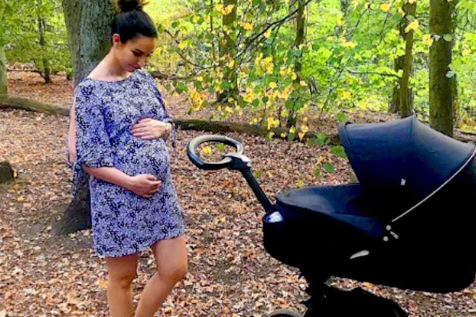 Dass sie noch immer ein kleines After-Baby-Bäuchlein mit sich herumträgt, ist ihr aber völlig egal.