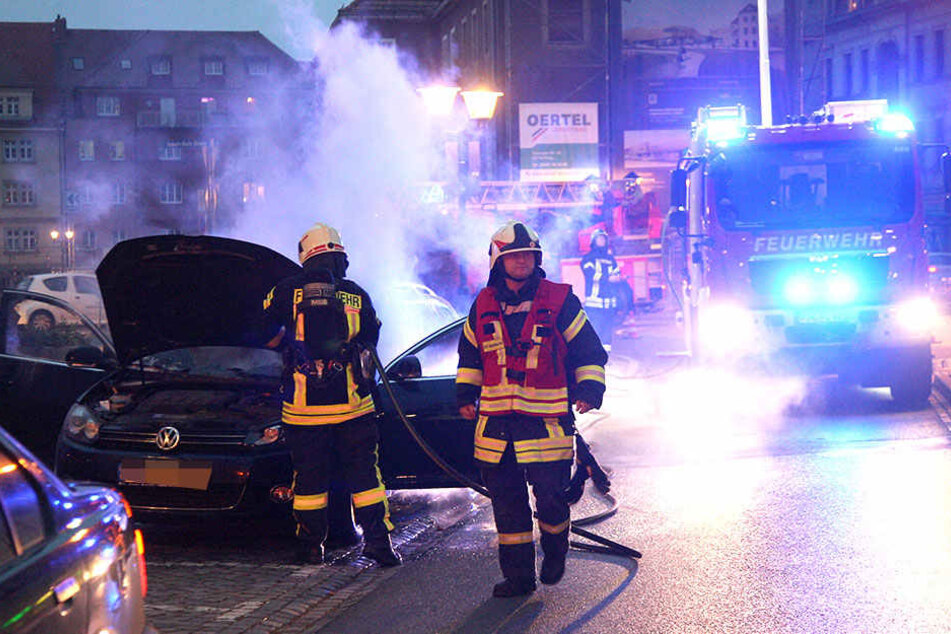 Die Feuerwehr musste am 2. Advent zu einem brennen Pkw in der Pirnaer Innenstadt ausrücken.