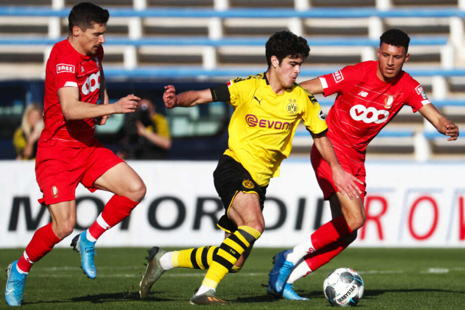 Giovanni Reyna (M.) im Testspiel-Einsatz gegen Standard Lüttich.