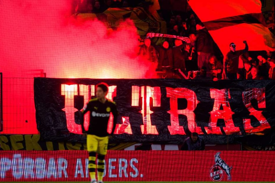 Die Südkurve beim Bundesliga-Spiel gegen Borussia Dortmund.