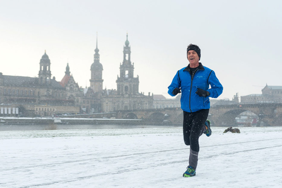 Sportlich unterwegs: Dieser Dresdner nutzte den Sonntag für einem Lauf im "Winterwonderland Dresden".