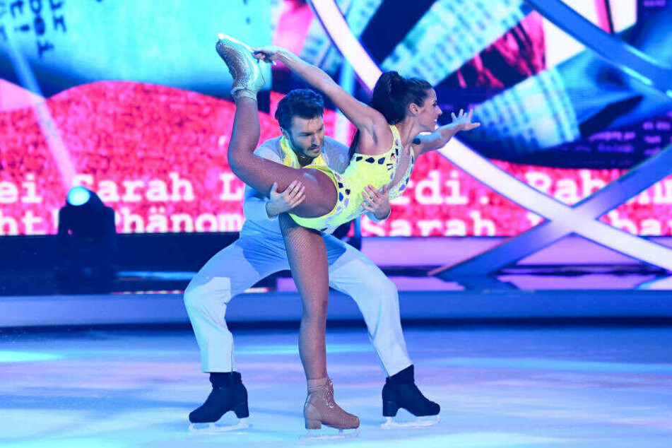 Sarah Lombardi mit Tanzpartner Joti Polizoakis in der "Dancing on Ice"-Show am vergangenen Sonntag.