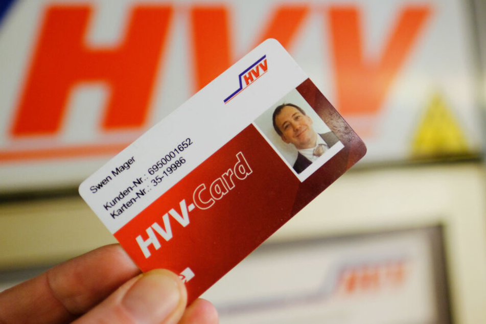 Pendler können mit HVV-Zeitkarten bald in vier weiteren Landkreisen fahren (Archivbild).
