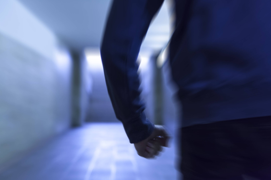 Ein 19-Jähriger hat bei einem Abi-Streich in Düsseldorf einen Hausmeister verletzt (Symbolbild).