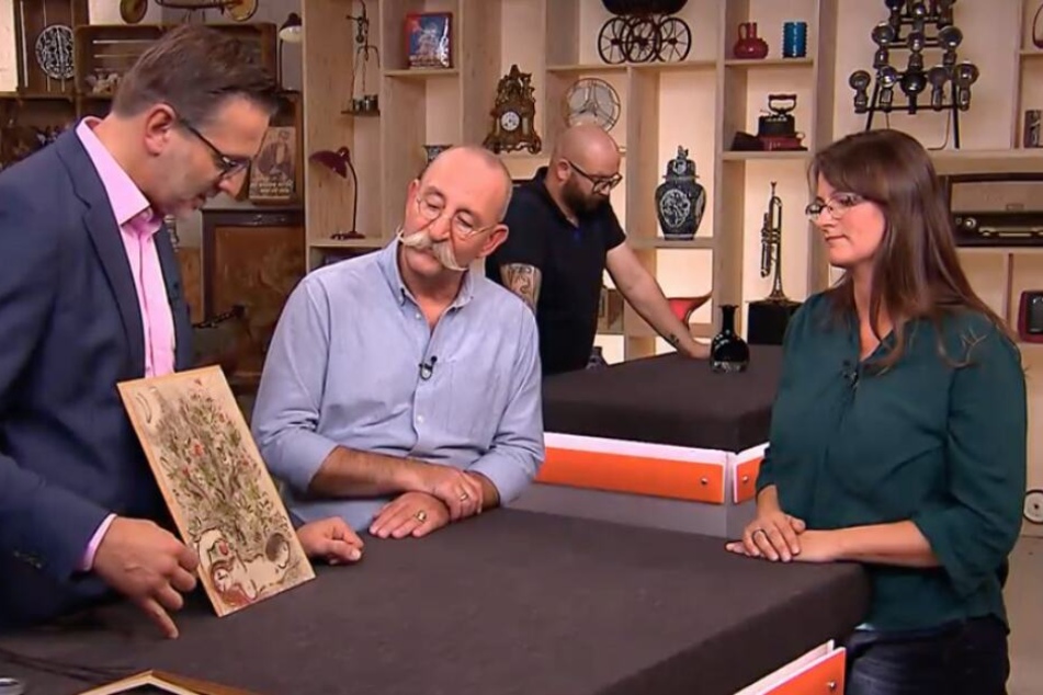 Besitzerin Katharina und Horst Lichter hören dem Experten zu.