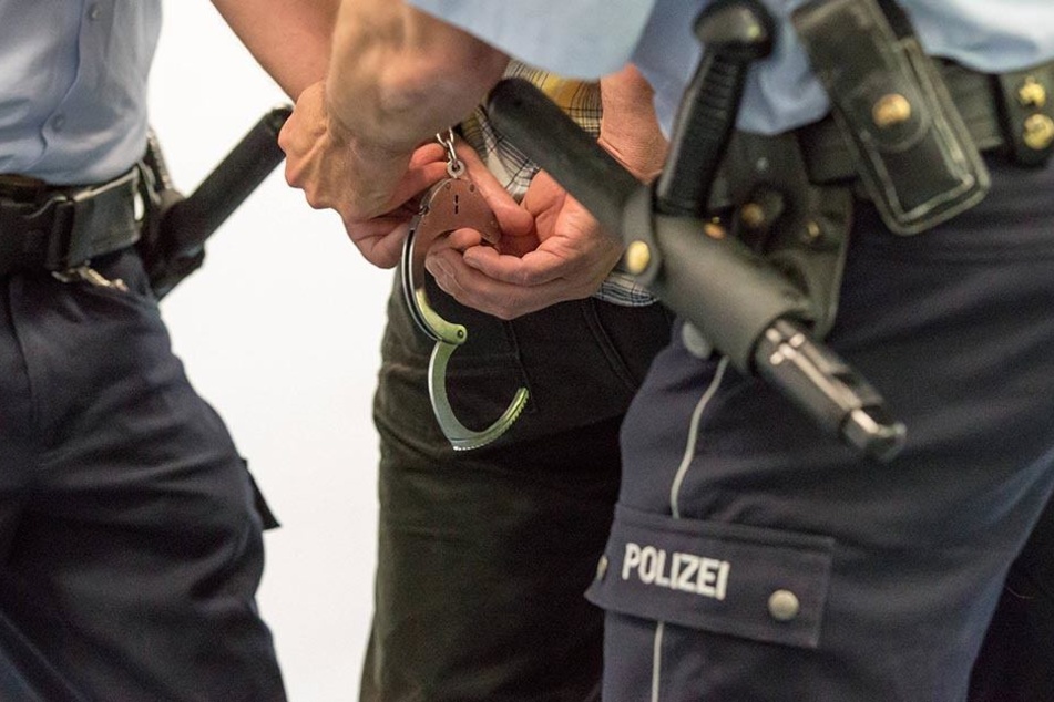 Jetzt entschied das Oberverwaltungsgericht in Münster darüber, dass das Anlegen der Dienstwaffen schon Arbeitszeit sei.