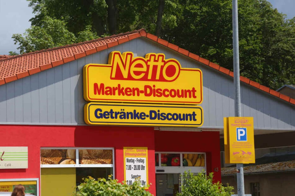 Der Netto-Markt in Arnsdorf. Hier wurde der kranke Iraker von den vier
Angeklagten überwältigt und an einen Baum gefesselt.