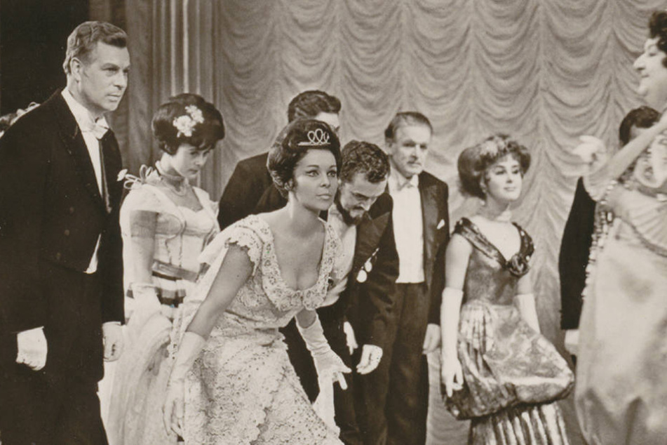 Sie waren das Traumpaarder Operette: Peter Herden (l.) und Marita Böhme (Mitte) in "My Fair Lady".