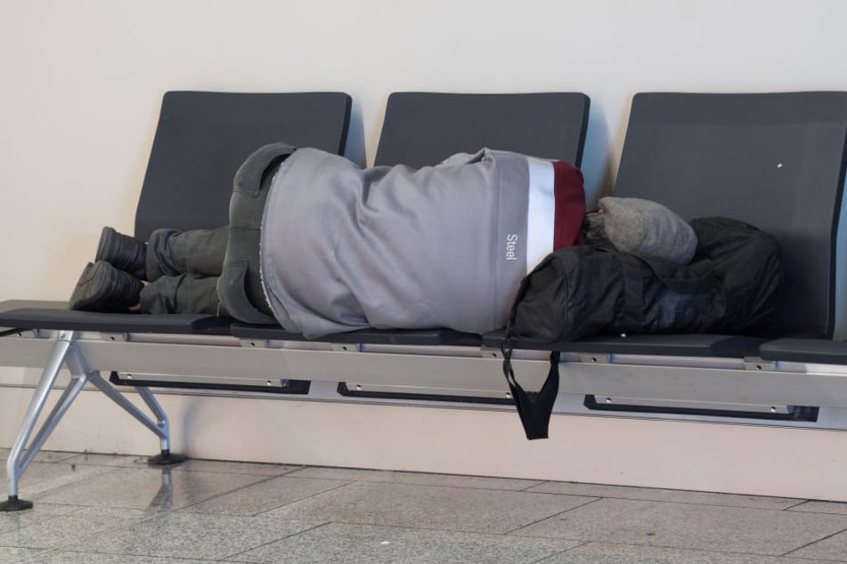 Der Obdachlose hatte trotz Hausverbot am Flughafen geschlafen. (Symbolbild)