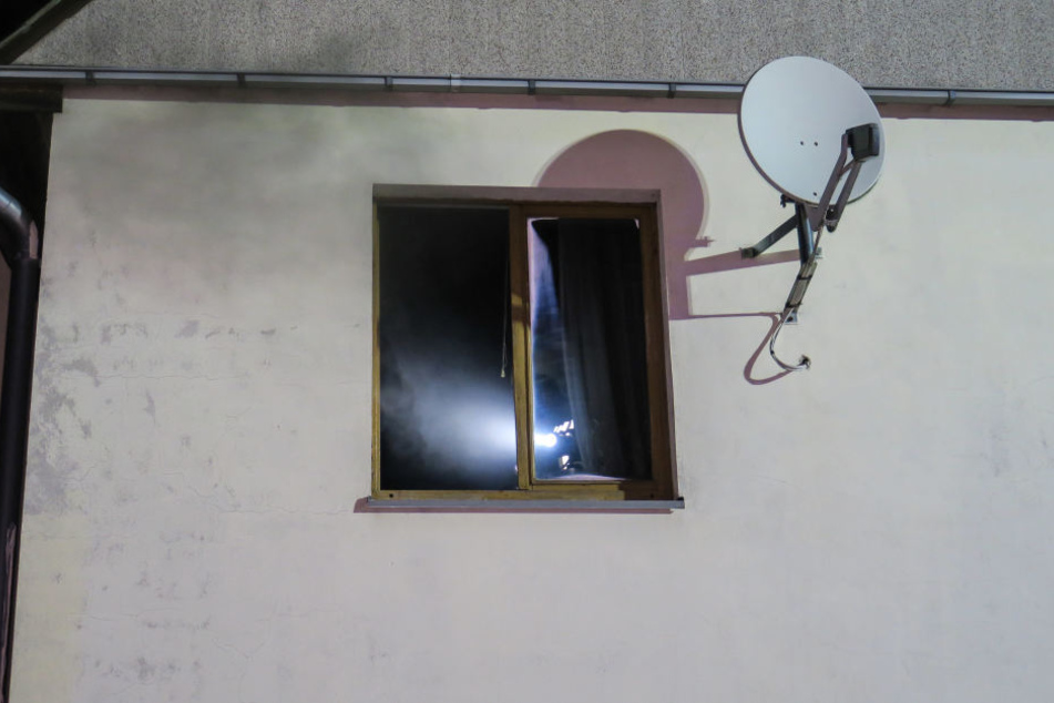 Im Obergeschoss ist nach dem Brand noch deutlich Rauch zu erkennen.