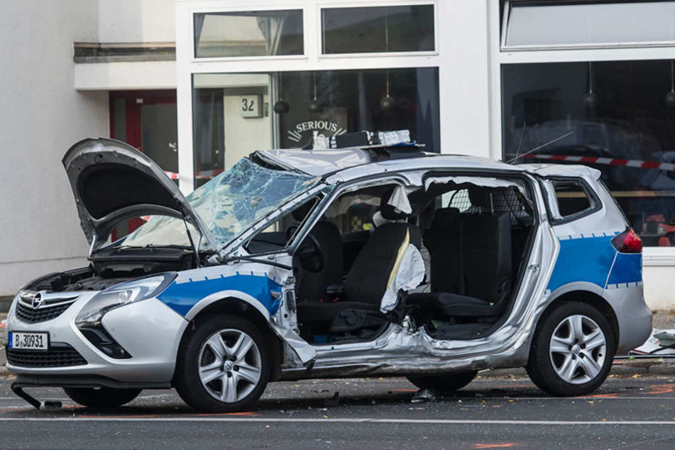 Am Donnerstagmorgen knallten in Lankwitz ein Polizeiauto mit einem Audi zusammen.