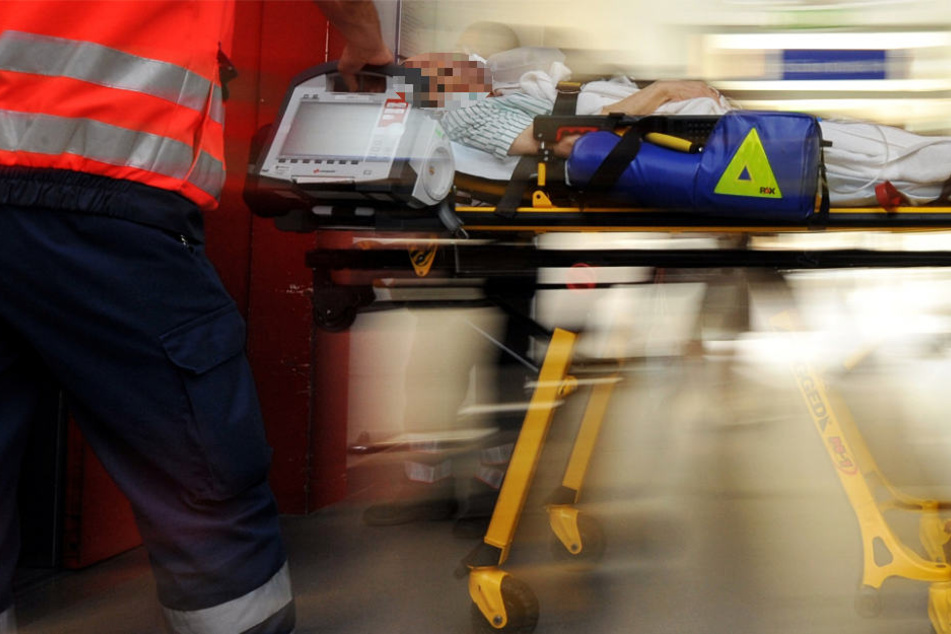 Mit schweren Kopfverletzungen kam die 60-Jährige in eine Klinik (Symbolbild).