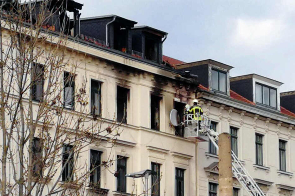 Bis zur Begutachtung durch einen Statiker ist das Mehrfamilienhaus komplett gesperrt.