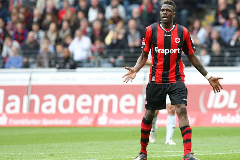 Mo Idrissou (36) rechnet mit der Welt ab.