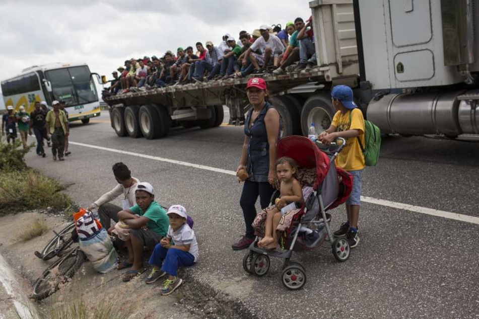 Laut offiziellen Angaben haben bisher knapp 3000 Migranten der "Karawane" aus Mittelamerika einen Asylantrag in Mexiko gestellt.