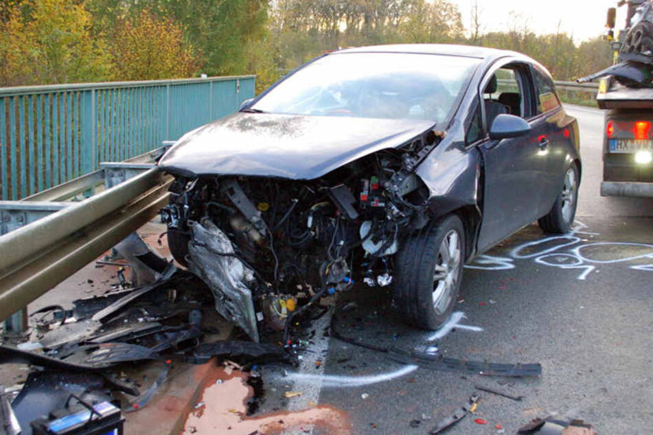 Der Fahrer des Opels wurde schwer verletzt.