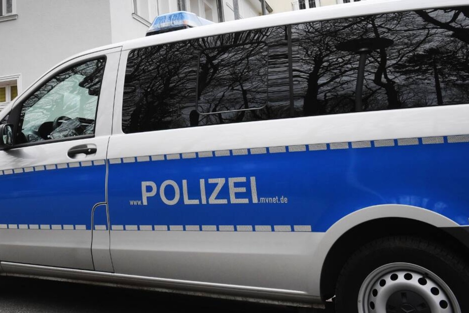 Die A661 musste von der Polizei voll gesperrt werden. (Symbolbild)