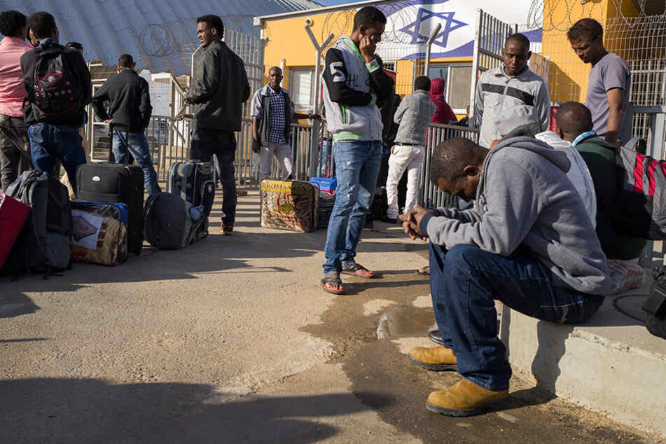 Israel will bis zu 40.000 afrikanische Flüchtlinge zur Ausreise bewegen - oder abschieben.