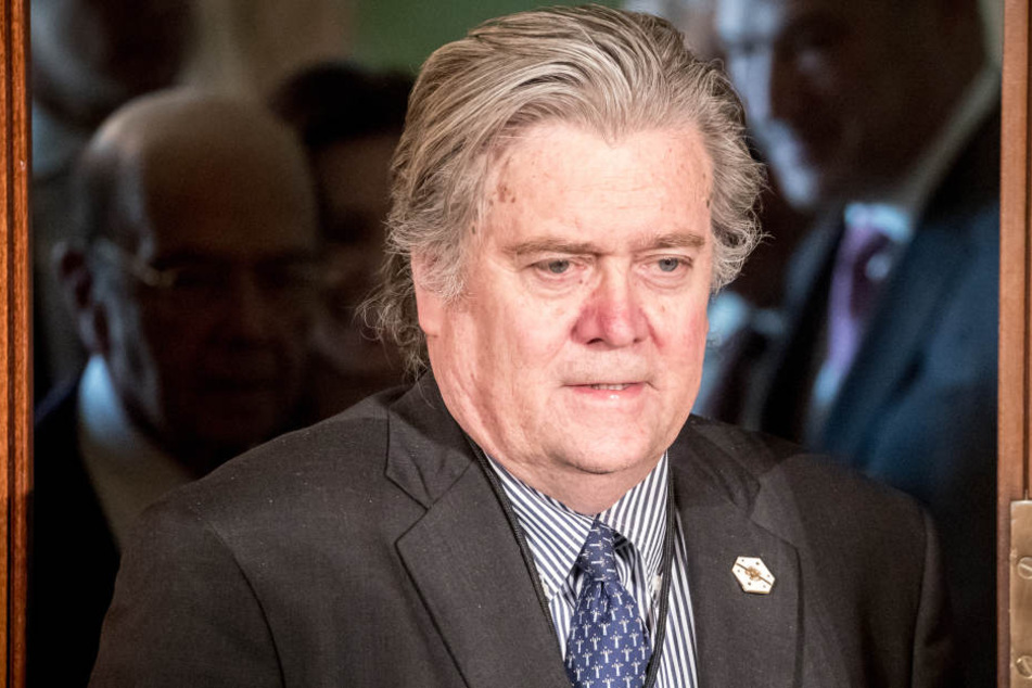 Steve Bannon, der damalige Chefstratege von US-Präsident Trump, bedauert Auswirkungen seiner Äußerungen in Enthüllungsbuch.
