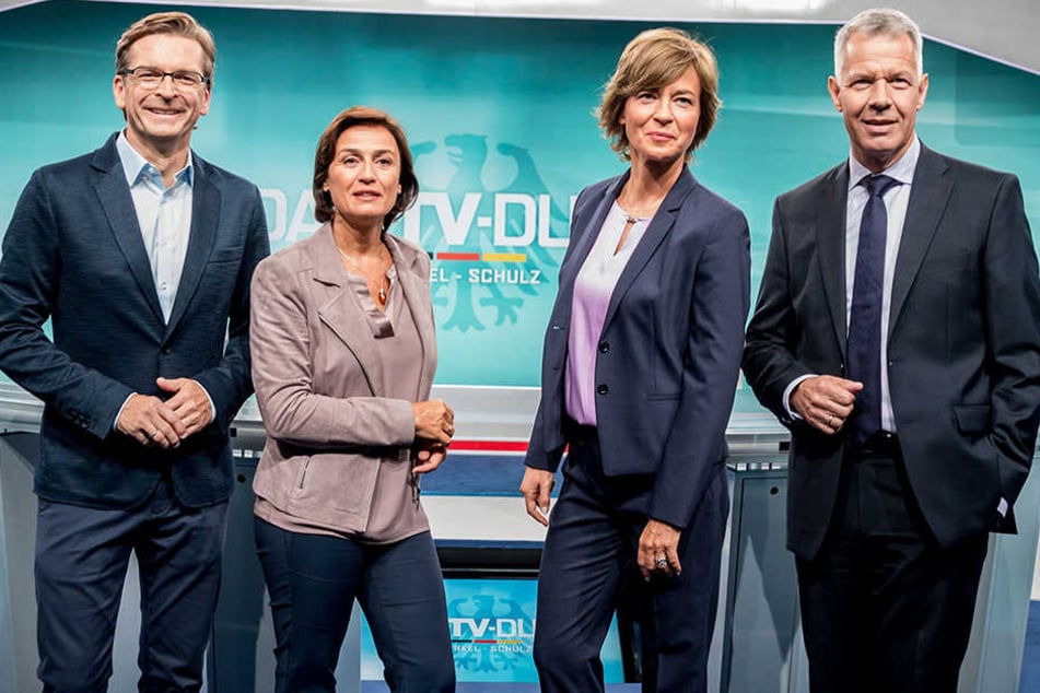 Claus Strunz (li.) gehörte zum vierköpfigen Moderatoren-Team im TV Duell. Neben ihm: Sandra Maischberger, Maybrit Illner und Peter Kloeppel.