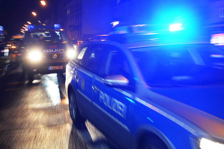 In Rheinland-Pfalz schlief ein 26-Jähriger nach einem Unfall im Wagen ein. (Symbolbild)