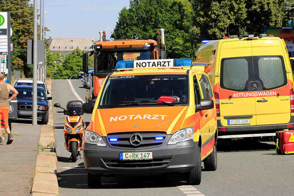 Der verletzte Mopedfahrer wurde in eine Klinik gebracht.