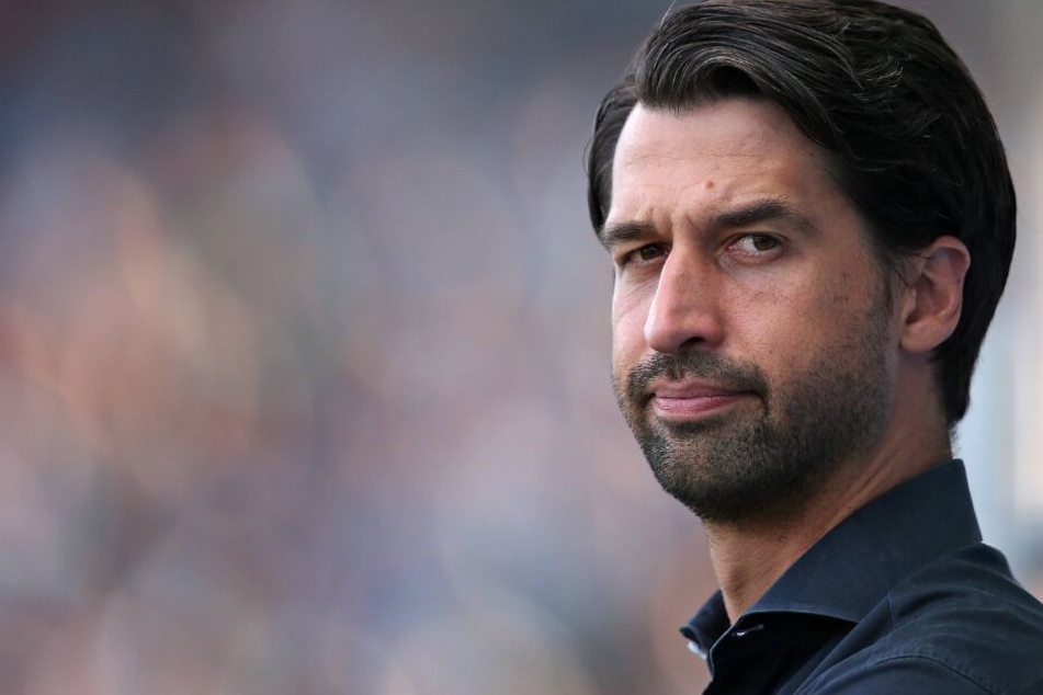 Manager Jonas Boldt steht hinter dem HSV-Profi.