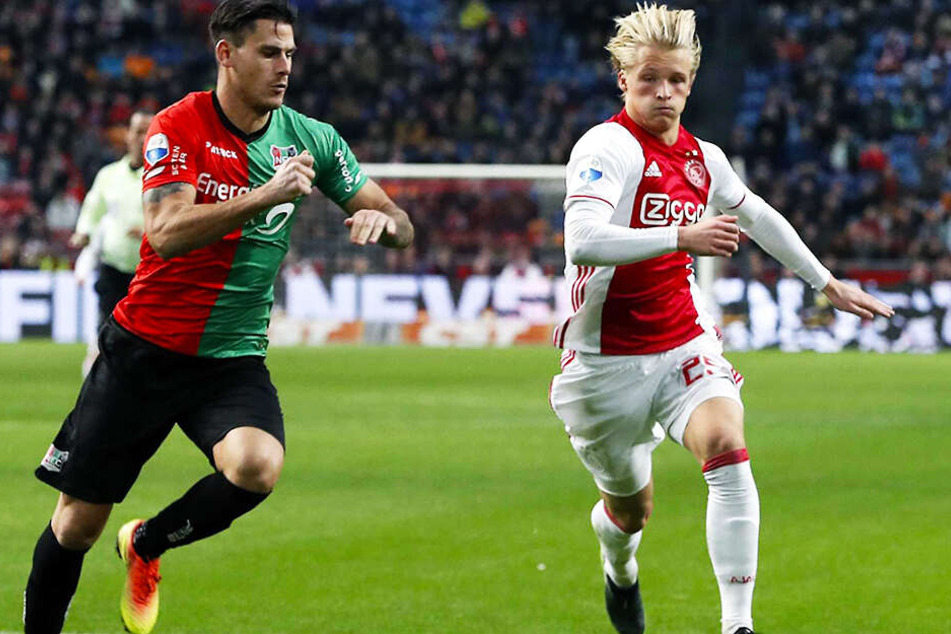 Der als introvertiert geltende Kasper Dolberg (r.) fand sich bei Ajax Amsterdam zuletzt oft nur in der Jokerrolle wieder.