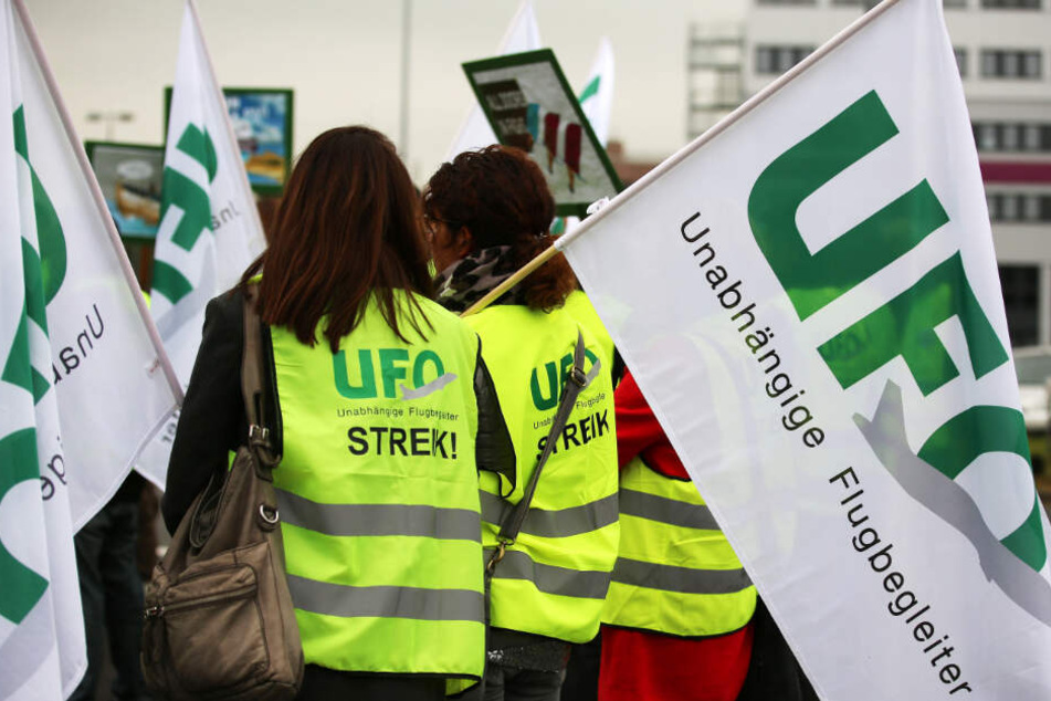 Bis Neujahr soll der Streik der Flugbegleiter andauern (Archivbild).