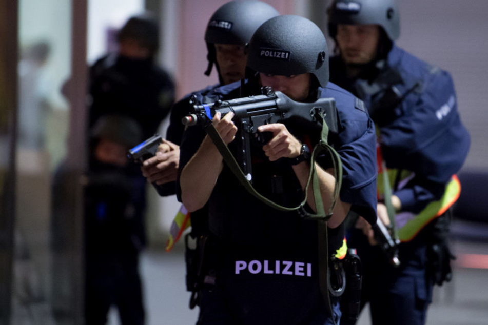 Die Angriffe auf Polizisten haben im Freistaat zugenommen. (Symbolbild)
