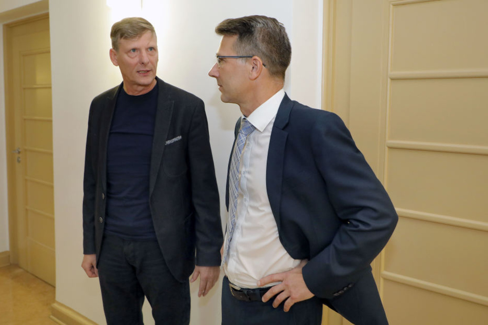 Uwe Bauch und Andreas Georgi haben gewonnen, die Hausverbote gegen sie bleiben erstmal außer Kraft.