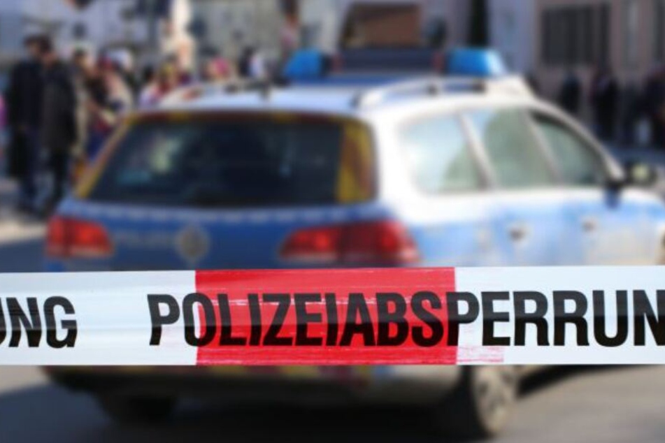 Polizisten fanden ihren Kollegen und seine Mutter tot in der Wohnung.