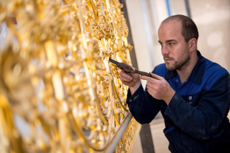 Metallbaumeister Steffen Aurin (29) restaurierte mit seiner Firma das Geländer im Residenzschloss.