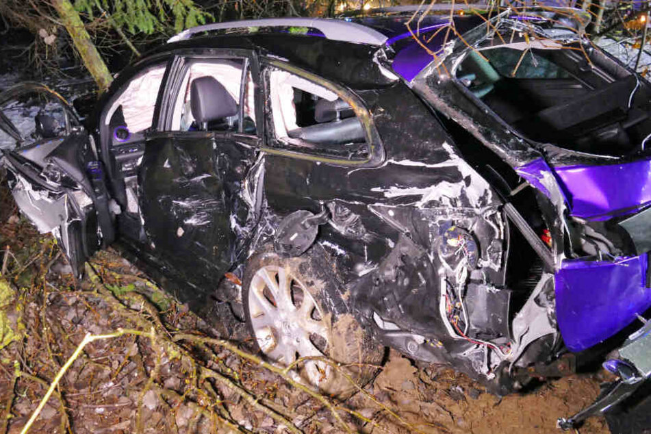 In Bayern ist es auf der Bundesstraße 22 zu einem verheerenden Unfall gekommen.