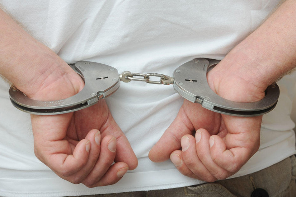 Beide Männer wurden von der Polizei in Gewahrsam genommen. (Symbolbild)