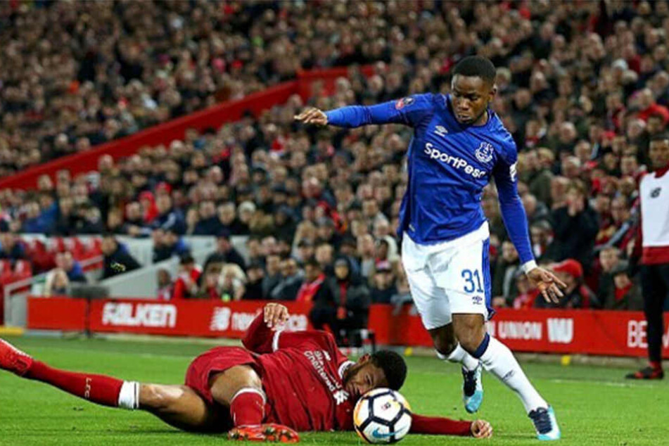 Kurz vor Toresschluss hat RB Leipzig Ademola Lookman (20, r.) vom FC Everton ausgeliehen.