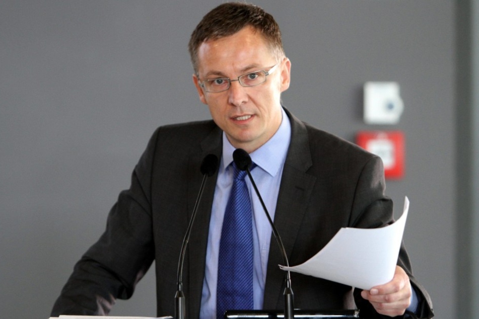 Tom Hilliger, Vize-Aufsichtsratschef bei Carl Zeiss Jena fordert, sich vom belgischen Investor Duchâtalet zu lösen.