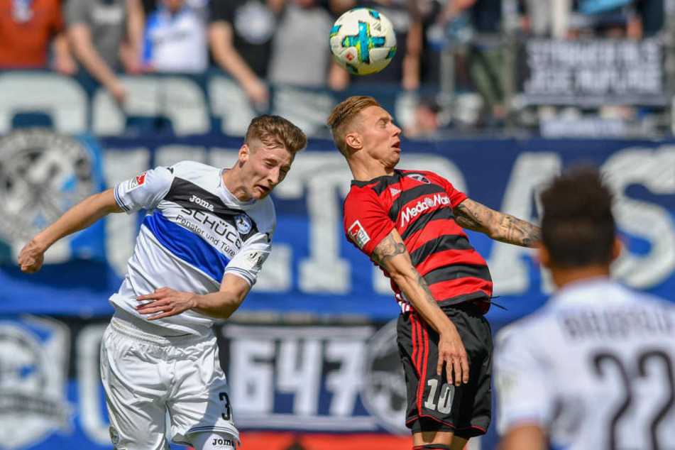 Henri Weigelt (links) übernahm in der Innenverteidigung.
