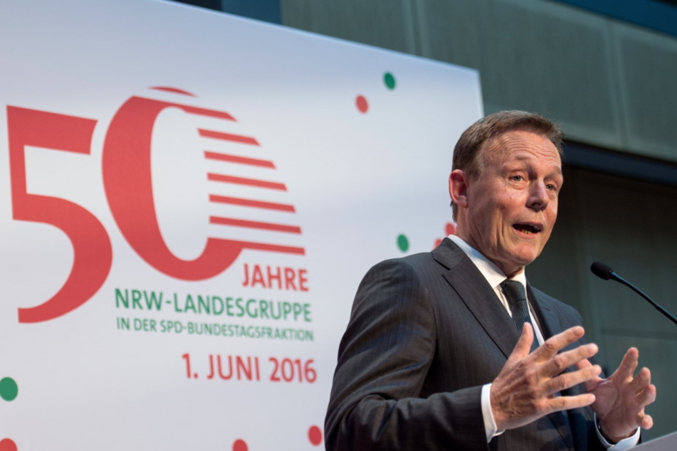 SPD-Fraktionschef Thomas Oppermann hat den umstrittenen Thüringer AfD-Landesvorsitzenden Björn Höcke als Nazi bezeichnet.