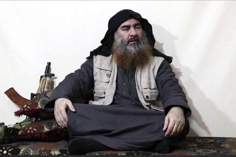Der Anführer der IS-Terrormiliz Abu Bakr al-Bagdadi soll sich mit einem Sprengstoffgürtel selbst getötet haben.