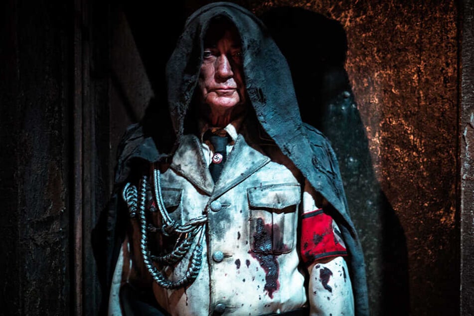 Leichte Parallelen zu "Star Wars" sind erkennbar: Der frühere Mondnazi-Anführer Wolfgang Kortzfleisch (Udo Kier) kehrt auf seine alte Basis zurück.