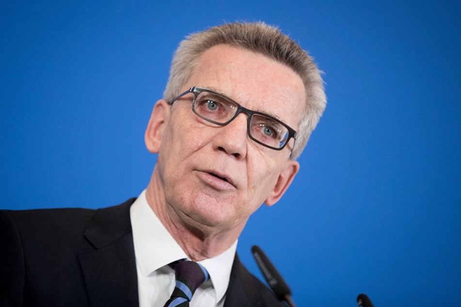 Innenminister Thomas de Maizière informierte am Dienstag über das am Südkreuz geplante Überwachungssystem.